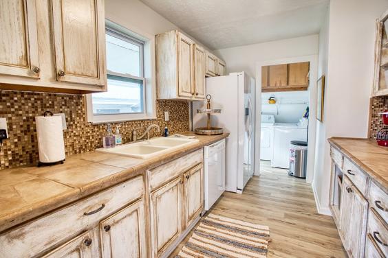 Large, Fully Equipped Kitchen!