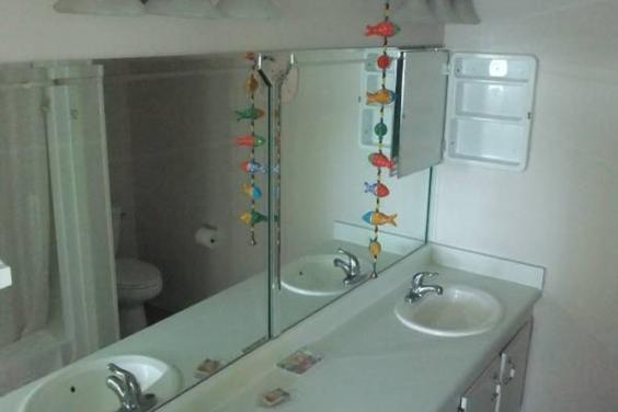 Gulf Side Full Bath