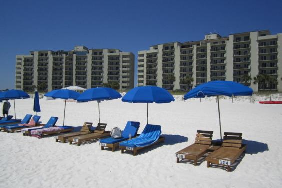 FREE BEACHCHAIR/UMBRELLA SETUPS INCLUDED WITH OUR CONDO
