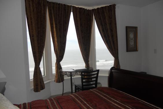 Relax Directly on the Beach (2 BR -2bath) 