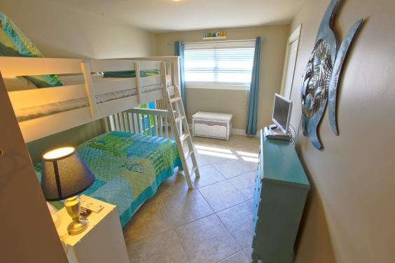 Guest Bedroom - Bunks Double, Double, Twin Trundle