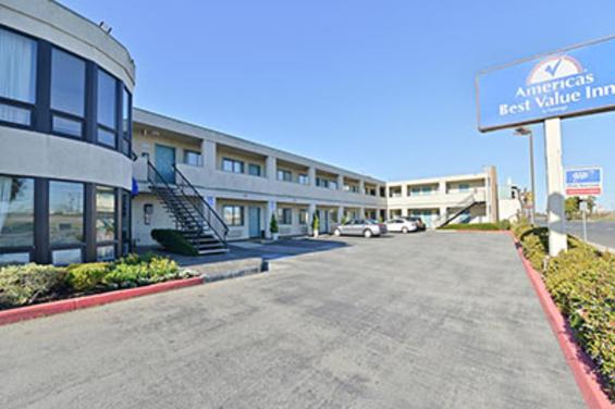 Americas_Best_Value_Inn_San_Carlos.jpg
