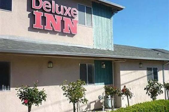 Deluxe_Inn_Redwood_City.jpg