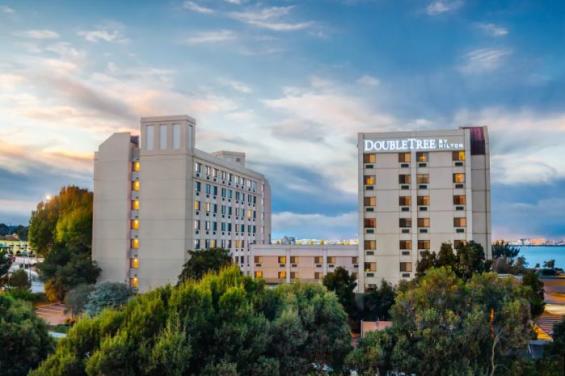 Front of hotel Doubletree SFO