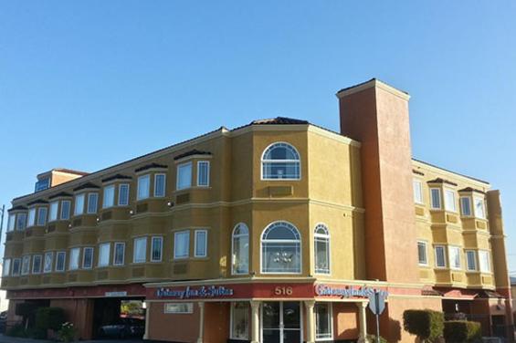 Gateway_Inn_and_Suites.jpg