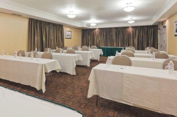 Holiday Inn & Suites San Mateo San Francisco SFO (8) - Conference Room