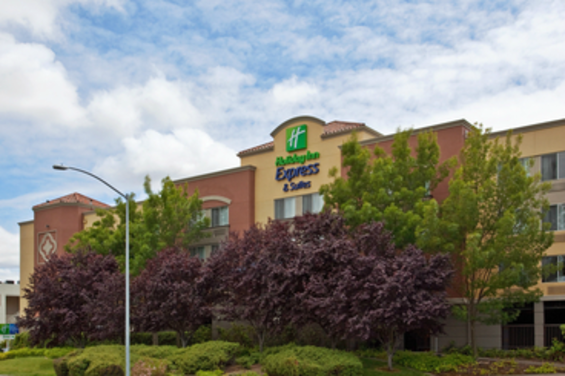Holiday_Inn_Express_Hotel__Suites_Belmont.png