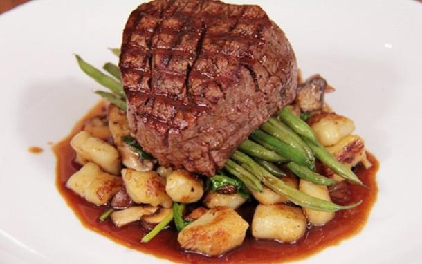 steak dish at abruzzi