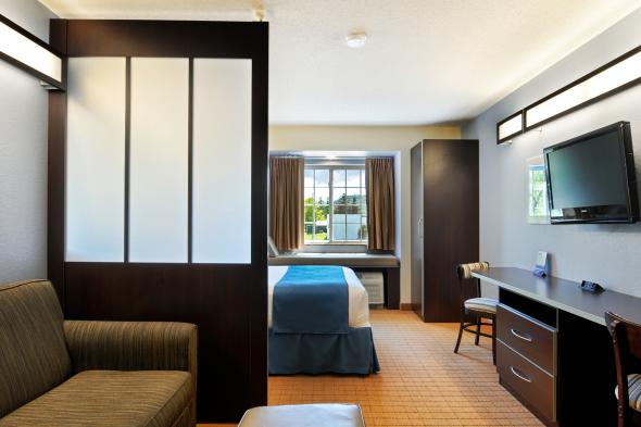 1 Queen Suite