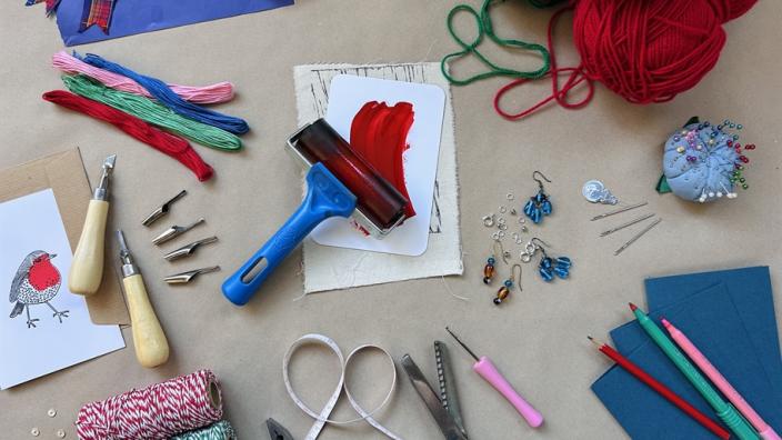 Christmas lino printing workshop – cards, tags and wrap