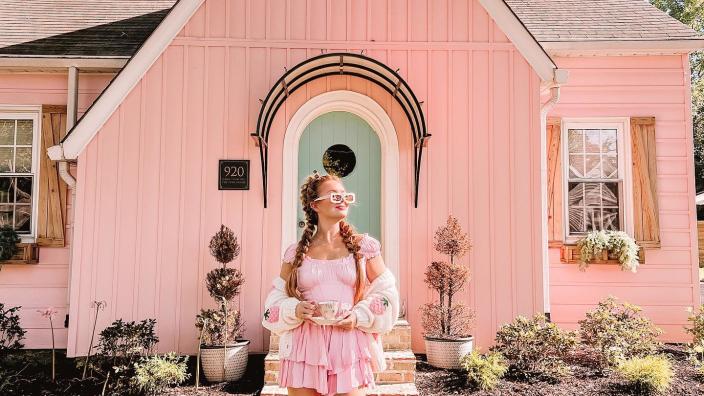 This Millennial Pink Airbnb Is the Mansion of Your Instagram