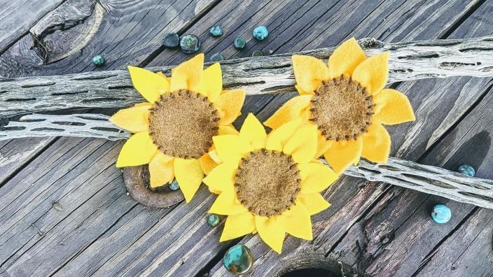 Make Your Own Felt Sunflower Pins