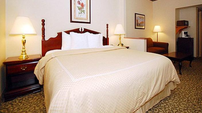 Book Comfort Suites Bethlehem Near Lehigh University And Lvi Airport In Bethlehem Hotels Com