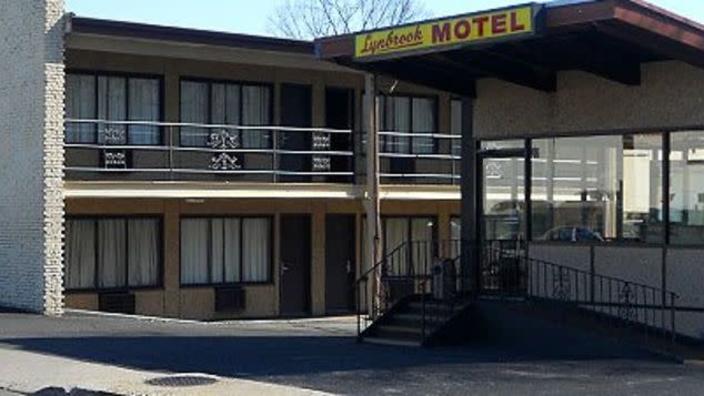 lynbrook movie theater parking