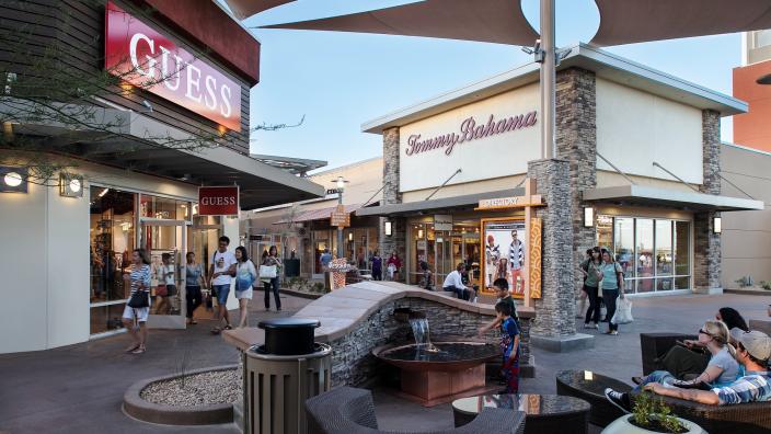 sponsor skelet gøre det muligt for Phoenix Premium Outlets