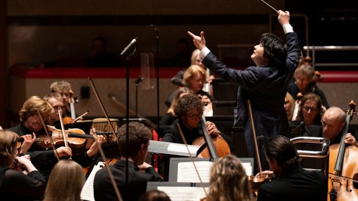 Kazuki Conducts Mahler's 2nd Symphony at Symphony Hall