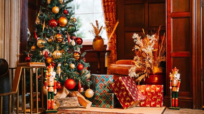 Wreath making at Ansty Hall