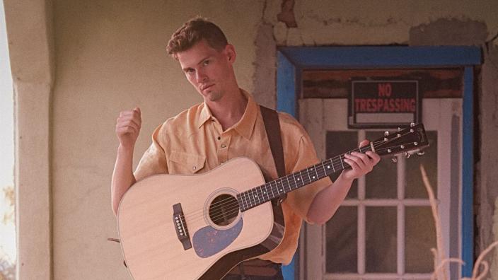Joe Martin at Hen and Chicken at 210 North Street