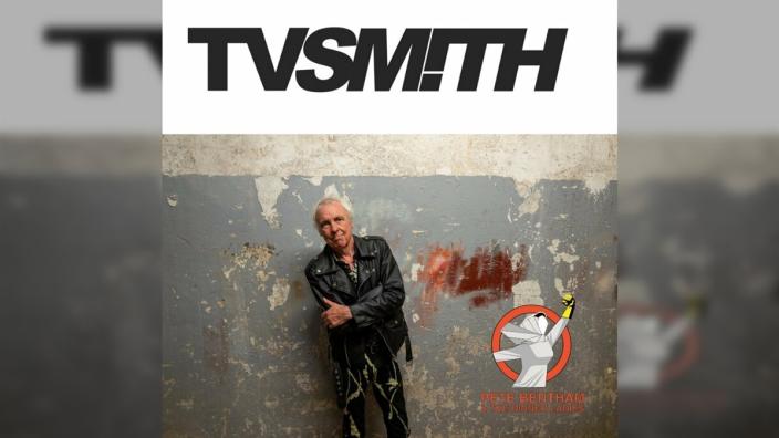 TV Smith Pete Bentham at hobo kiosk