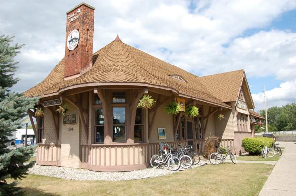 Fort Wayne Outfitters Exterior