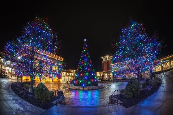 Jefferson Pointe at Christmas - night