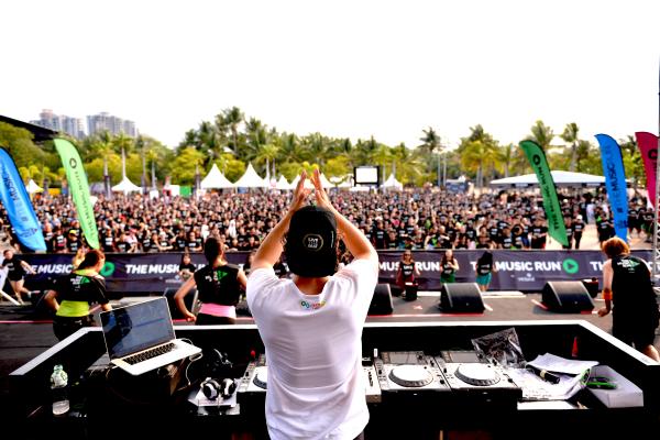 DJ performs to the crowd at The Music Run™