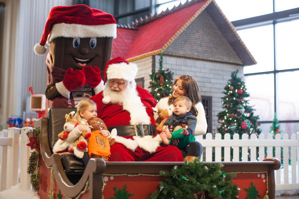 hersheys-chocolate-world-attraction-holiday-winter-santa