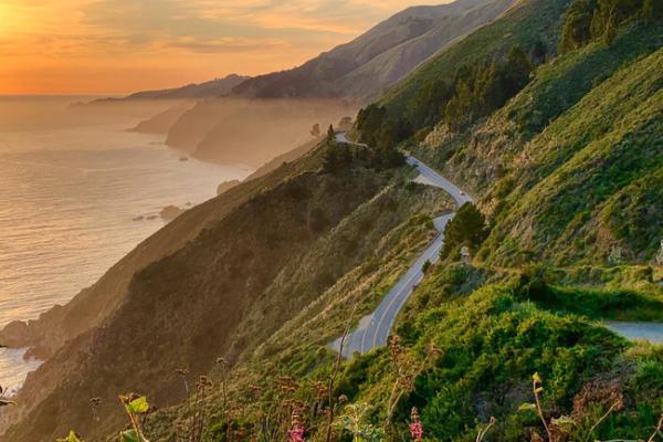 wy 1 winds along the Pacific Coast and passes through Big Sur.