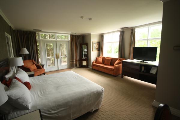 Elm Hurst Inn Suite