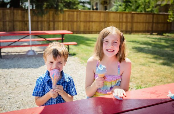 Kids eating ice cream