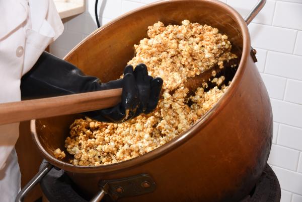 Kilwins Caramel Popcorn in Copper Kettle