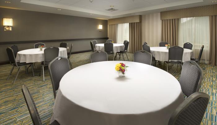 Hampton Inn Amp Suites Syracuse Carrier Circle East