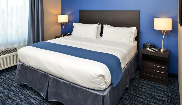 King Bed King Bed