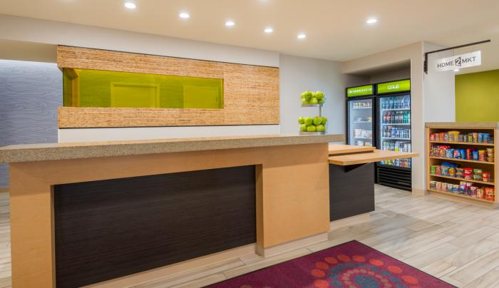 Front Desk & Market Front Desk & Market