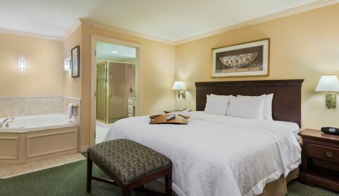 King Bed with Whirlpool King Bed with Whirlpool