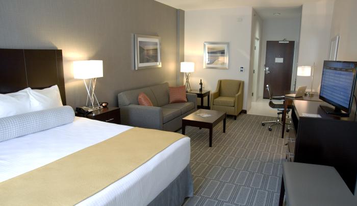 King Suite With Sealy Pillow Top Mattress & Deluxe Linens King Suite With Sealy Pillow Top Mattress & Deluxe Linens