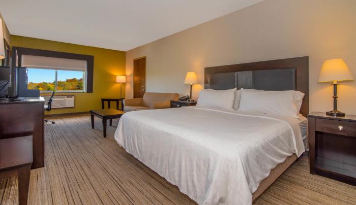 Newly renovated sleeping rooms include FREE hot deluxe breakfast! Newly renovated sleeping rooms include FREE hot deluxe breakfast!