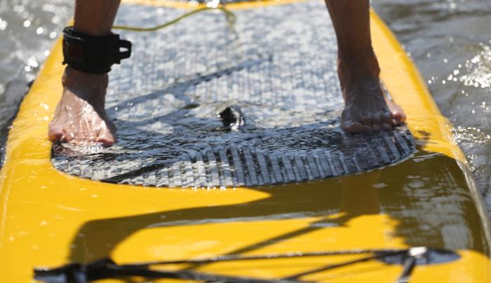 SUP with Bare Feet SUP with Bare Feet
