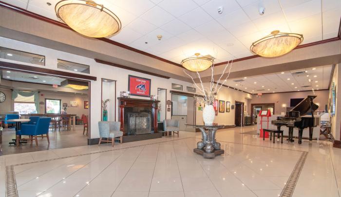 Spacious lobby for small gatherings and get-togethers! Spacious lobby for small gatherings and get-togethers!