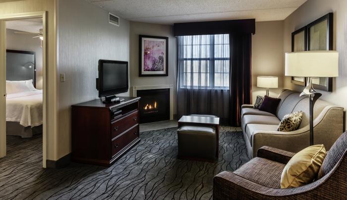 One-Bedroom King Suites with Fireplace One-Bedroom King Suites with Fireplace