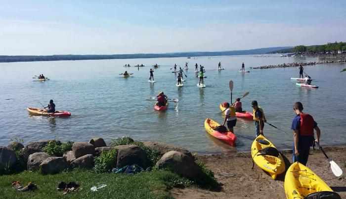 canandaigua-sailboarding-people-launching-boats canandaigua-sailboarding-people-launching-boats