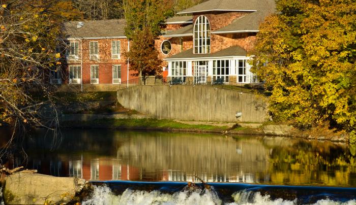 Best Western Plus The Inn Amp Suites At The Falls