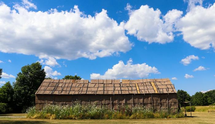 ganondagan-victor-longhouse-exterior ganondagan-victor-longhouse-exterior