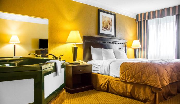 Jacuzzi Suites In Syracuse New York