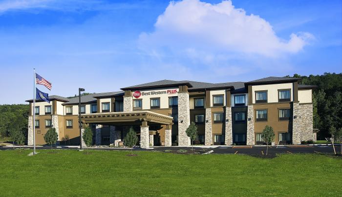 Best Western Plus Hammondsport Exterior On A Sunny Day Best Western Plus Hammondsport Exterior On A Sunny Day