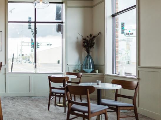 Le Petit Cafe | credit AB-PHOTOGRAPHY.US
