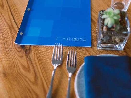 Le Petit Cafe | credit AB-PHOTOGRAPHY.US
