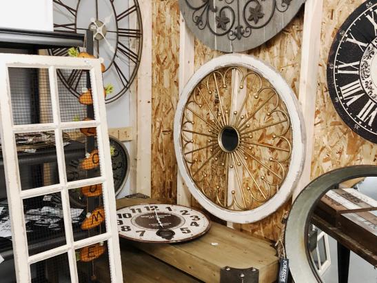 Wall decor > credit AB-Photography.us.