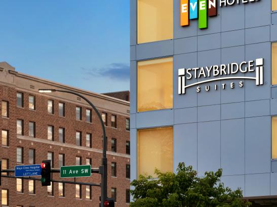 Staybridge Suites: Exterior daytime corner view