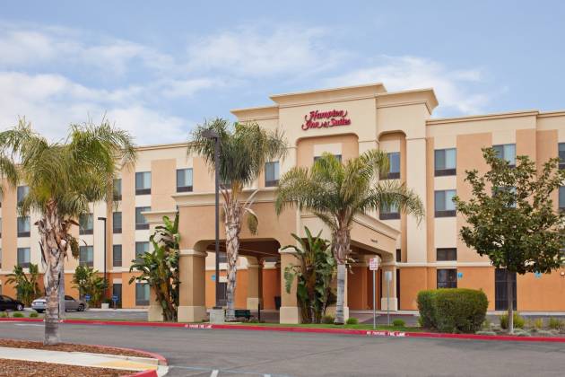 Hampton Inn & Suites Exterior